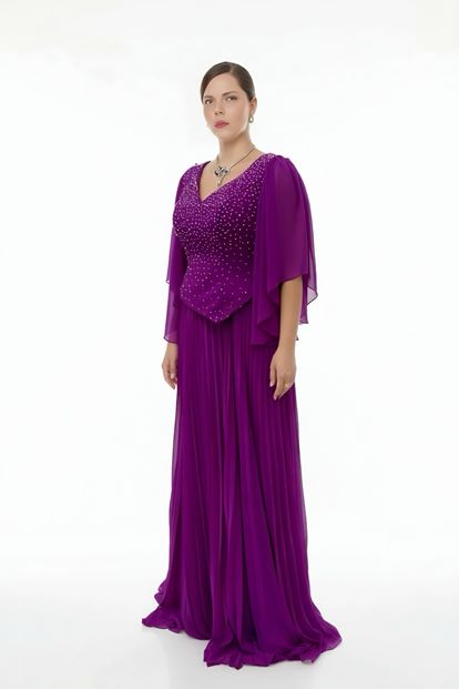 فستان سهرة مزين ومطوي باللون الفوشيا بمقاسات كبيرة